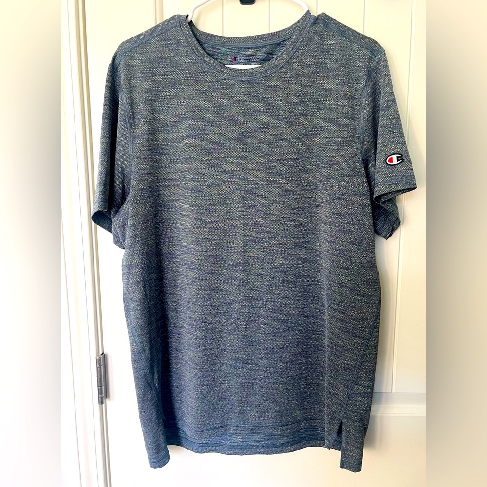Champion Men's T-Shirt - Medium
